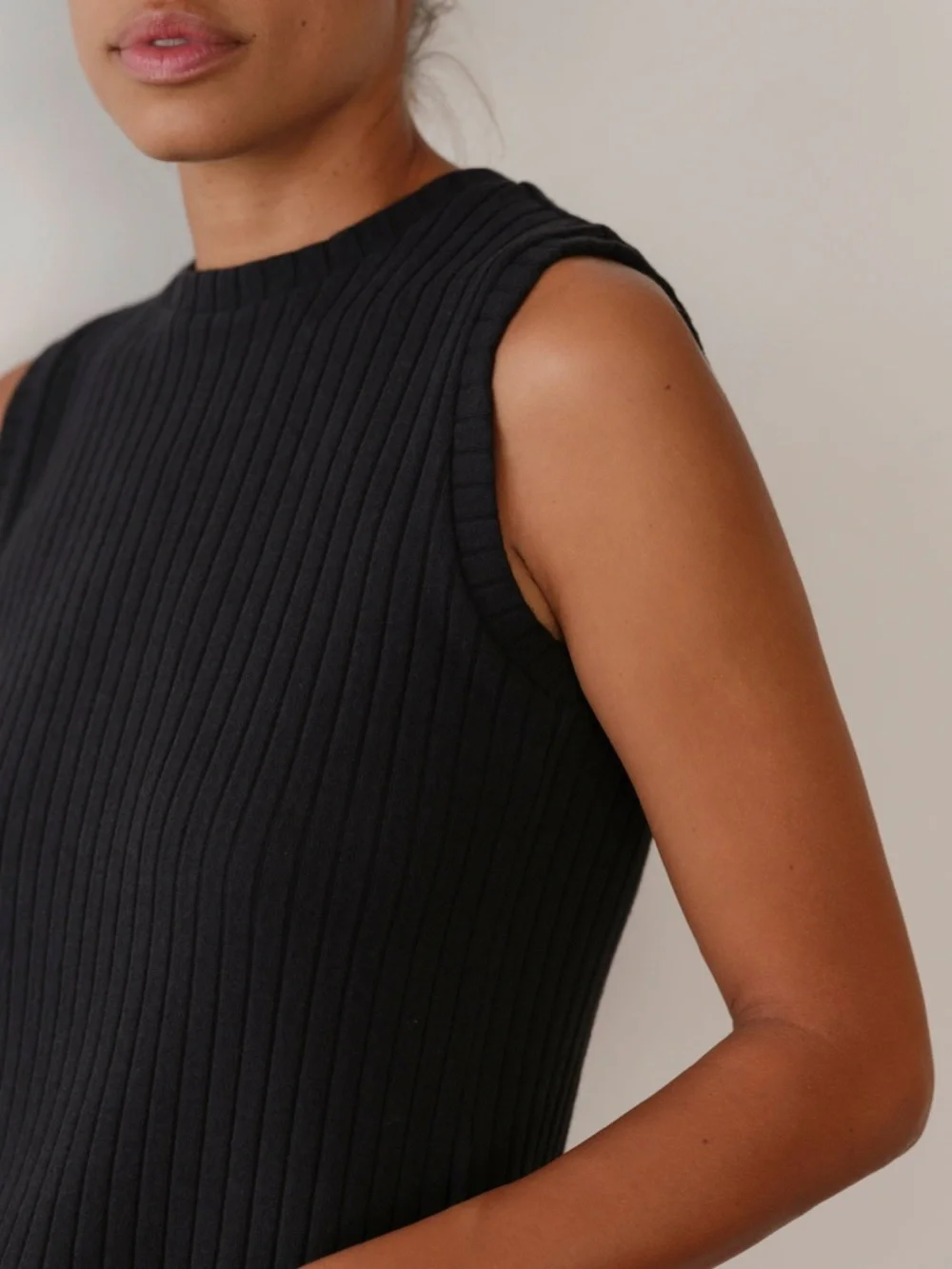 Donni The Sweater Rib Shell Size Small - Picture 4 of 8